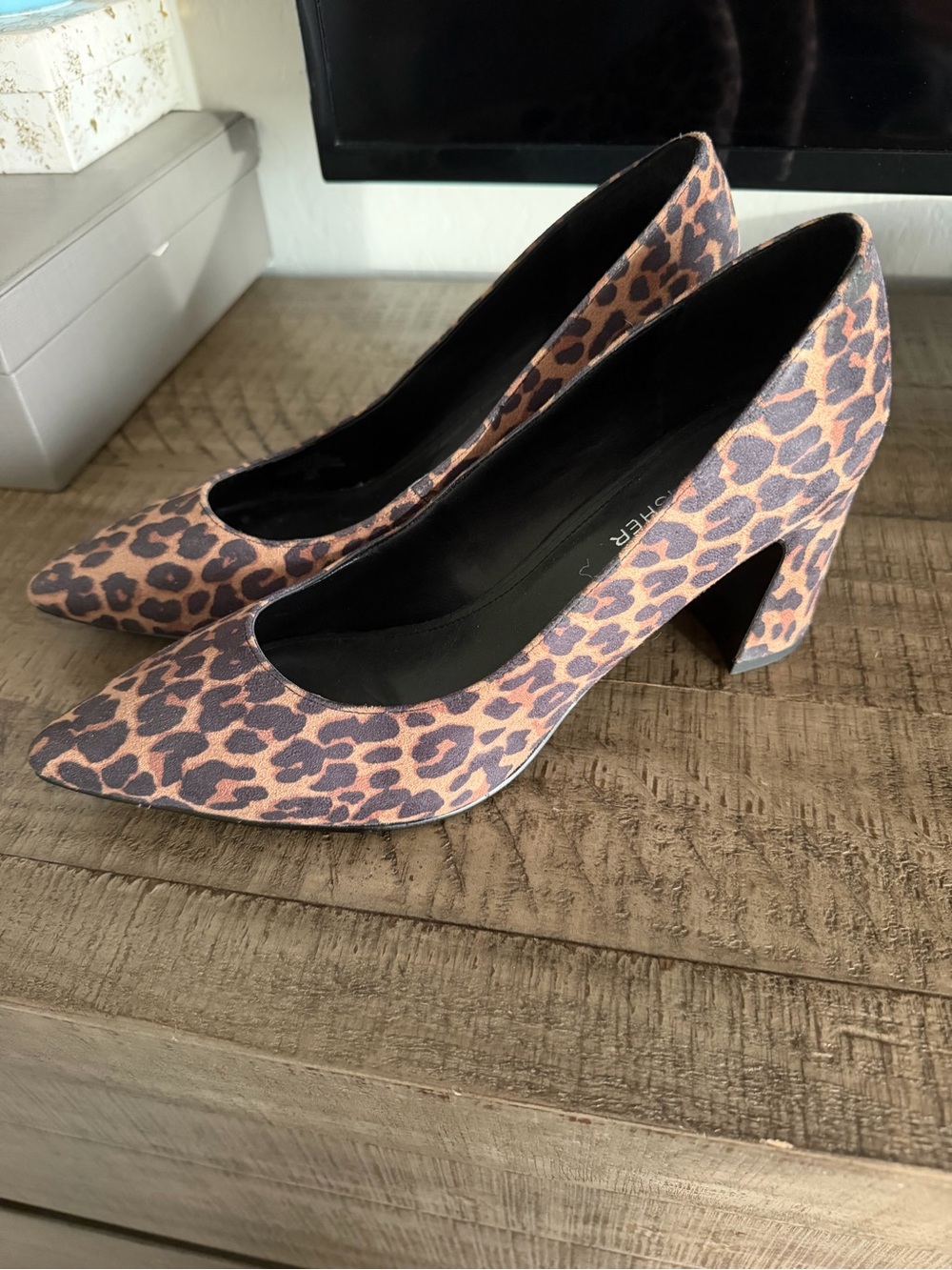 Marc Jacobs Leopard Print Pointed-Toe Pumps - Women